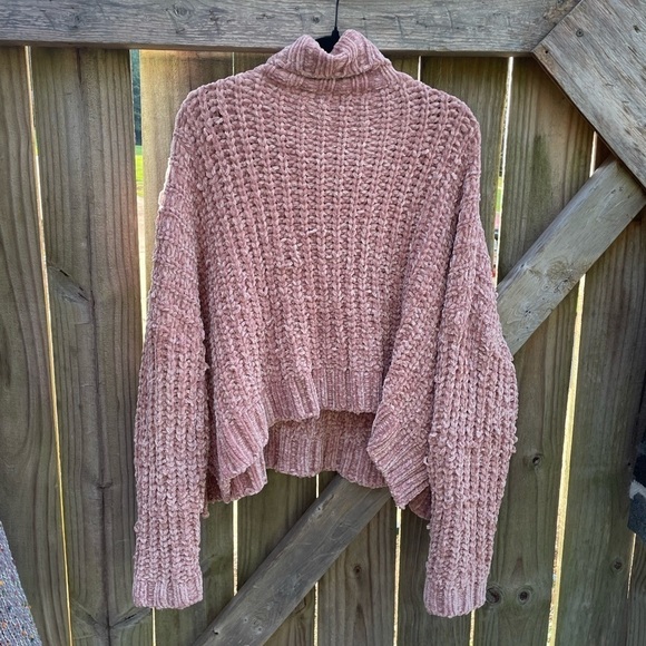 Pol Rose Gold Super Chunky Knit Oversized Cropped Turtle Neck Chenille Sweater - Picture 7 of 7